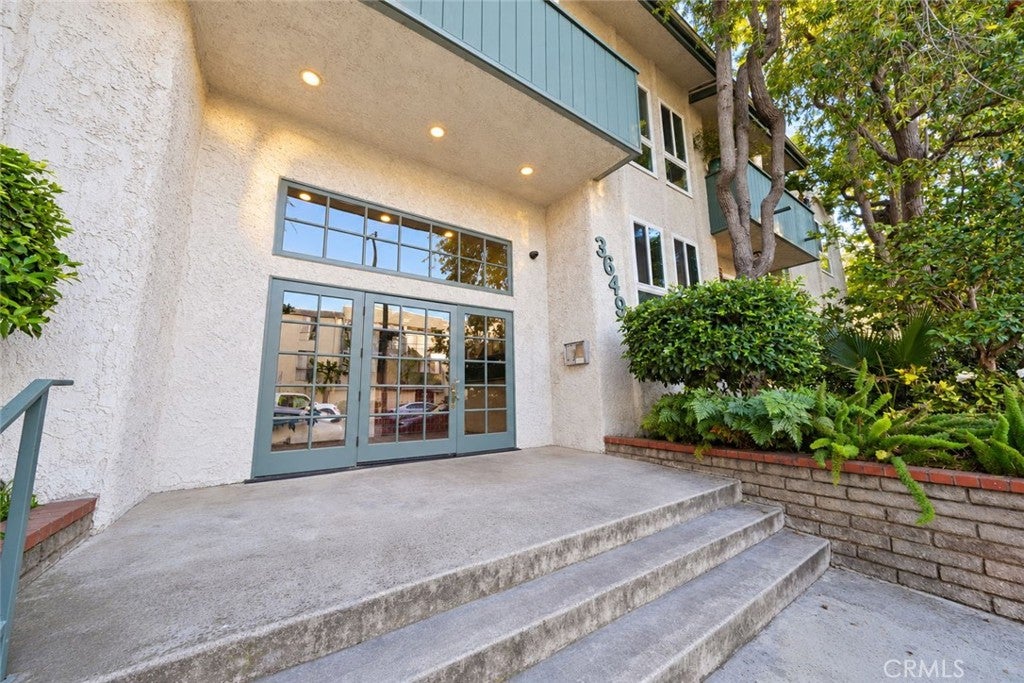 Photo of 3649 Glendon Avenue, Los Angeles, CA 90034 (MLS # CV26221781)