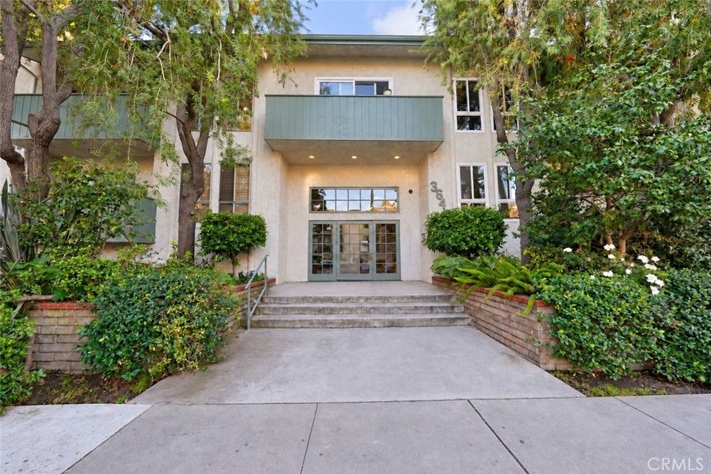 Photo of 3649 Glendon Avenue, Los Angeles, CA 90034 (MLS # CV26221781)