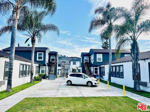 Photo of 600 E Chevy Chase Drive #G, Glendale, CA 91205 (MLS # 25610847) Photo of 600 E Chevy Chase Drive #G, Glendale, CA 91205 (MLS # 25610847)
