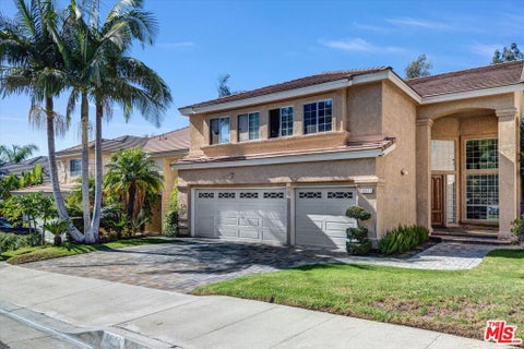 Photo of 6941 E Pinnacle Pointe, Orange, CA 92869 (MLS # 26899591)