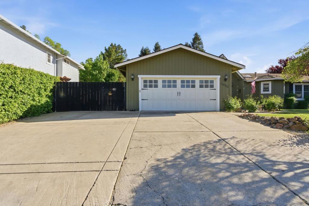 1035 Easy Street