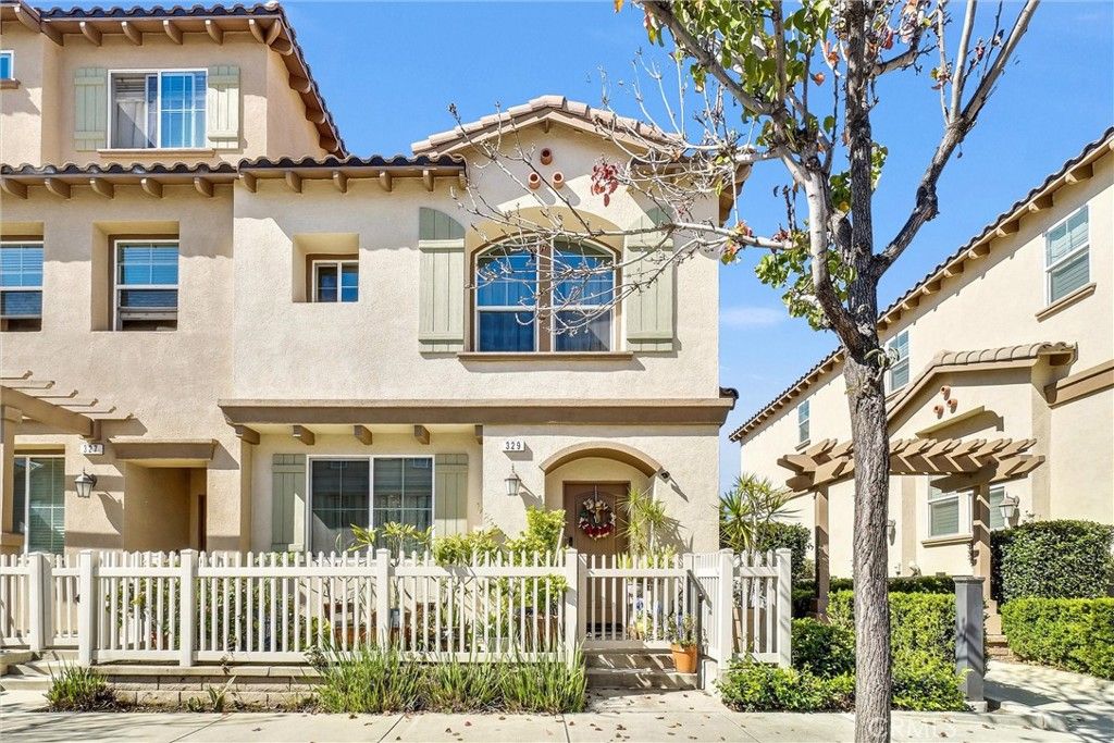 Photo of 329 N Fenimore, Azusa, CA 91702 (MLS # WS26045992)