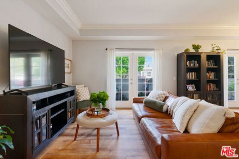 Photo of 12010 Magnolia Boulevard #101, Valley Village, CA 91607 (MLS # 26663457)