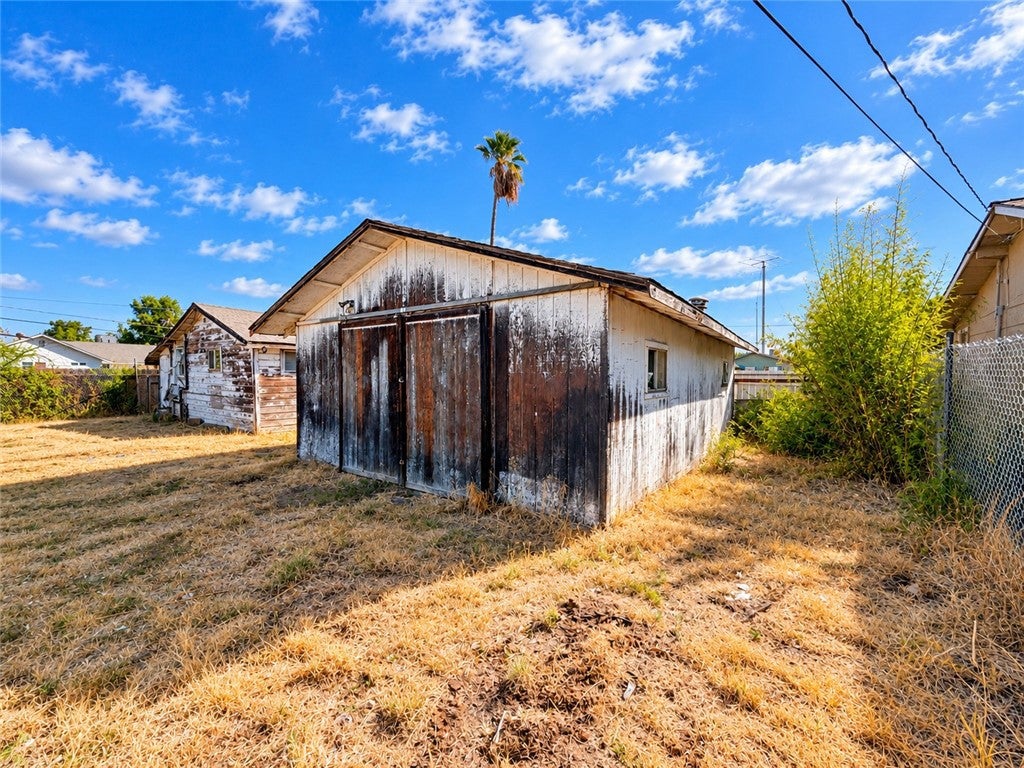 2195 Beachwood Drive