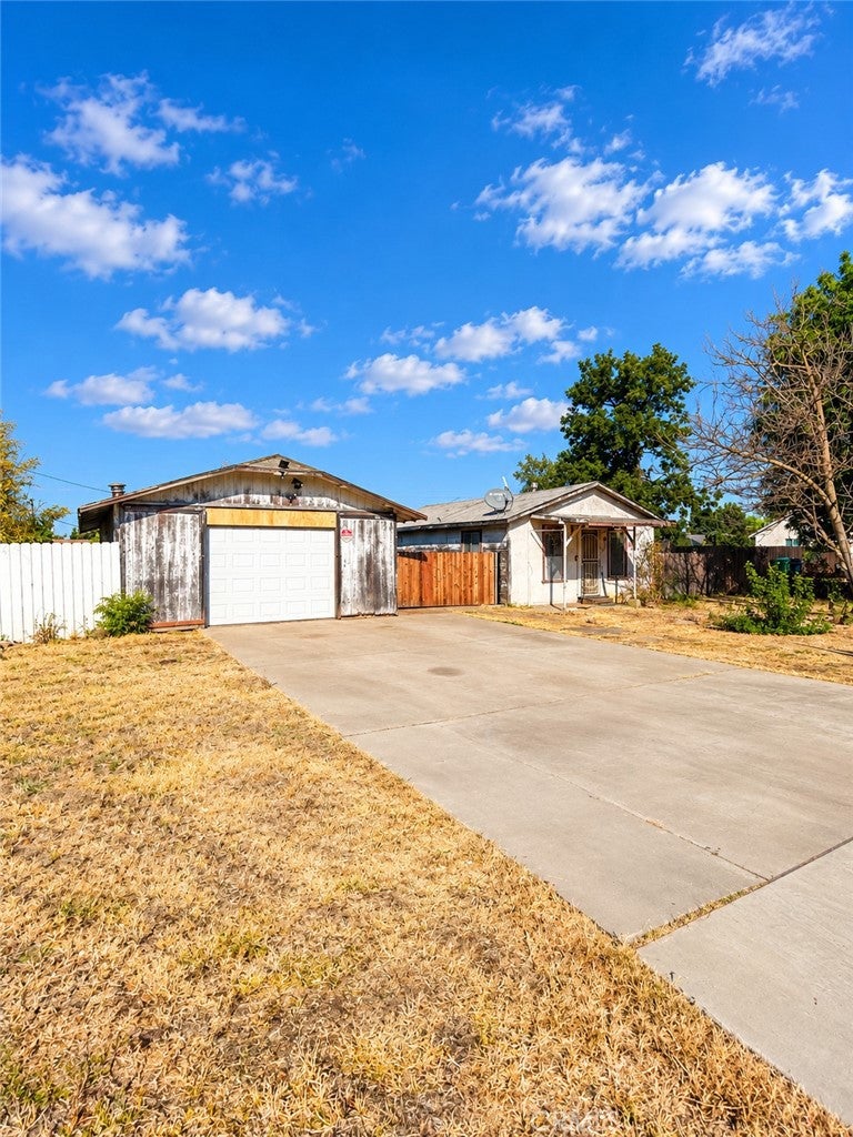 2195 Beachwood Drive