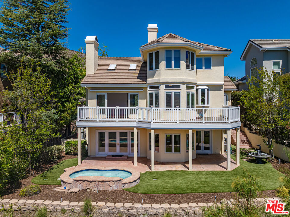 834 Ravensbury Street