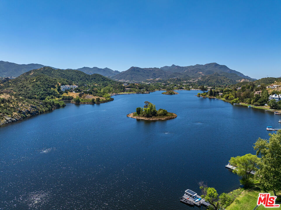 834 Ravensbury Street