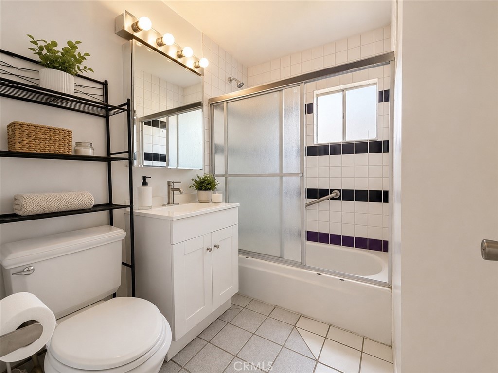 1546 W 223rd