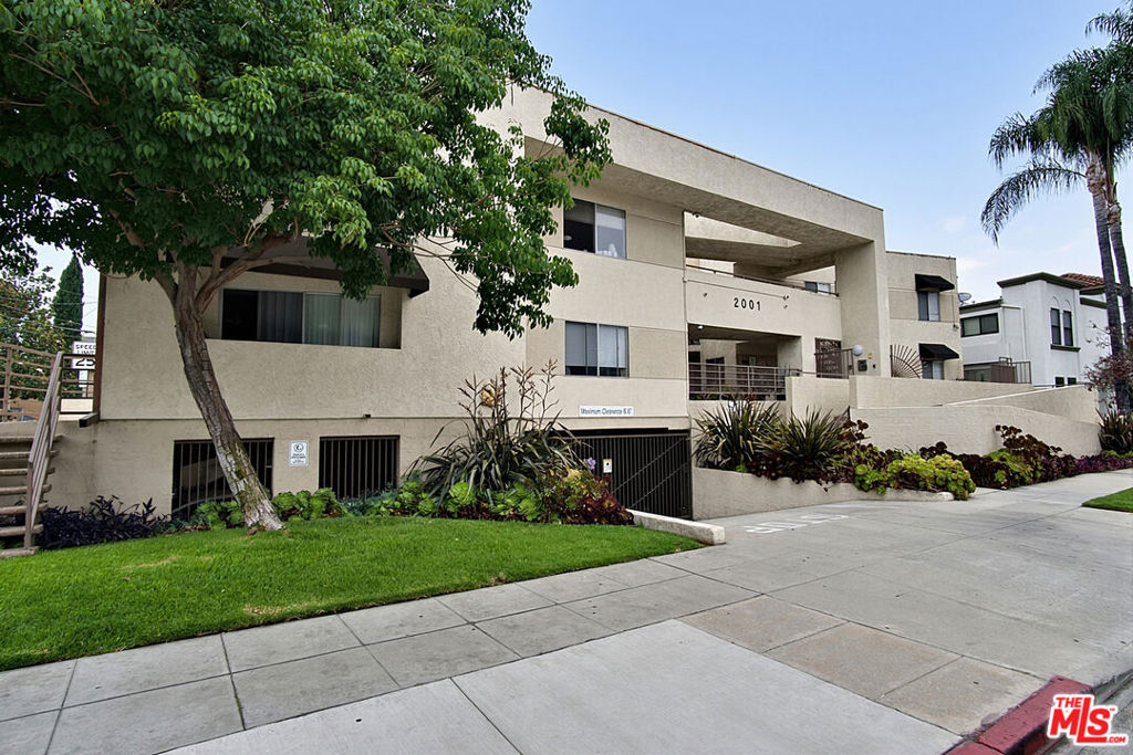 2005 Grismer Avenue