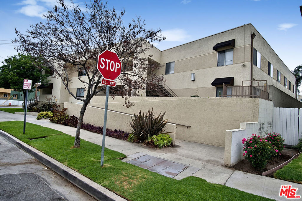 2005 Grismer Avenue
