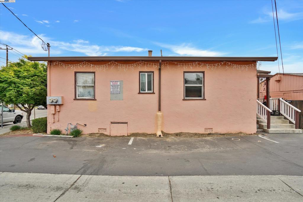 21806 Meekland Ave
