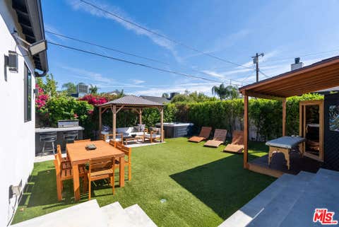 Photo of 17723 Miranda Street, Encino, CA 91316 (MLS # 26888475)