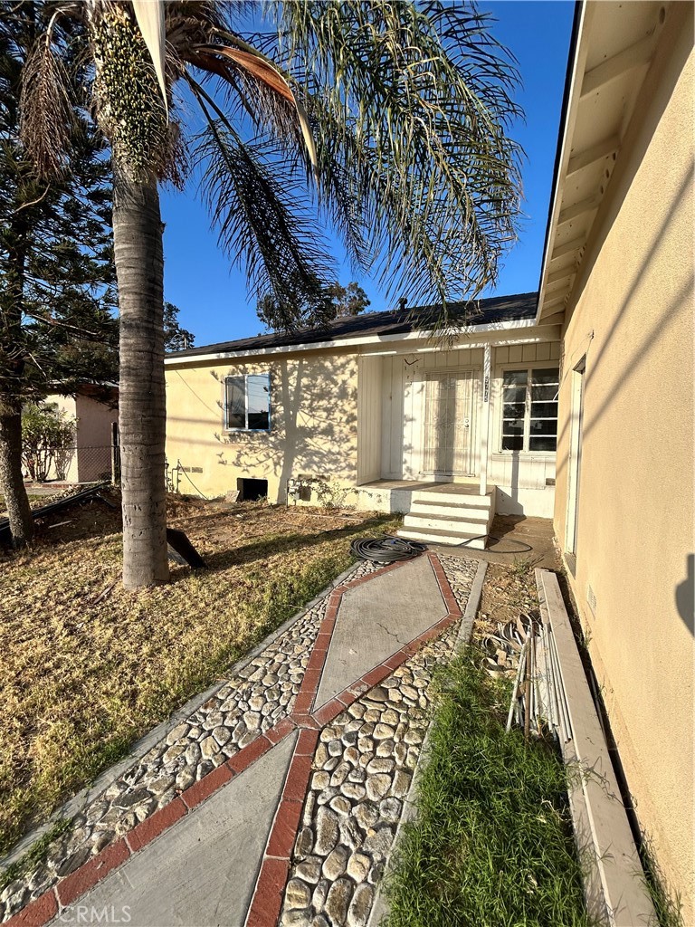 Remodeled home near freeway and schools. Enjoy a spacious living. Newer upgrades to the property for lower maintenance. This is a 4 bed 2 bath house.