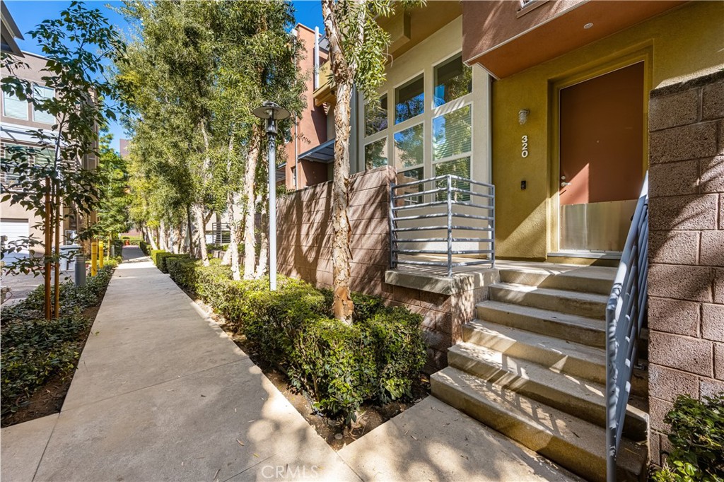320 E Jeanette Lane
