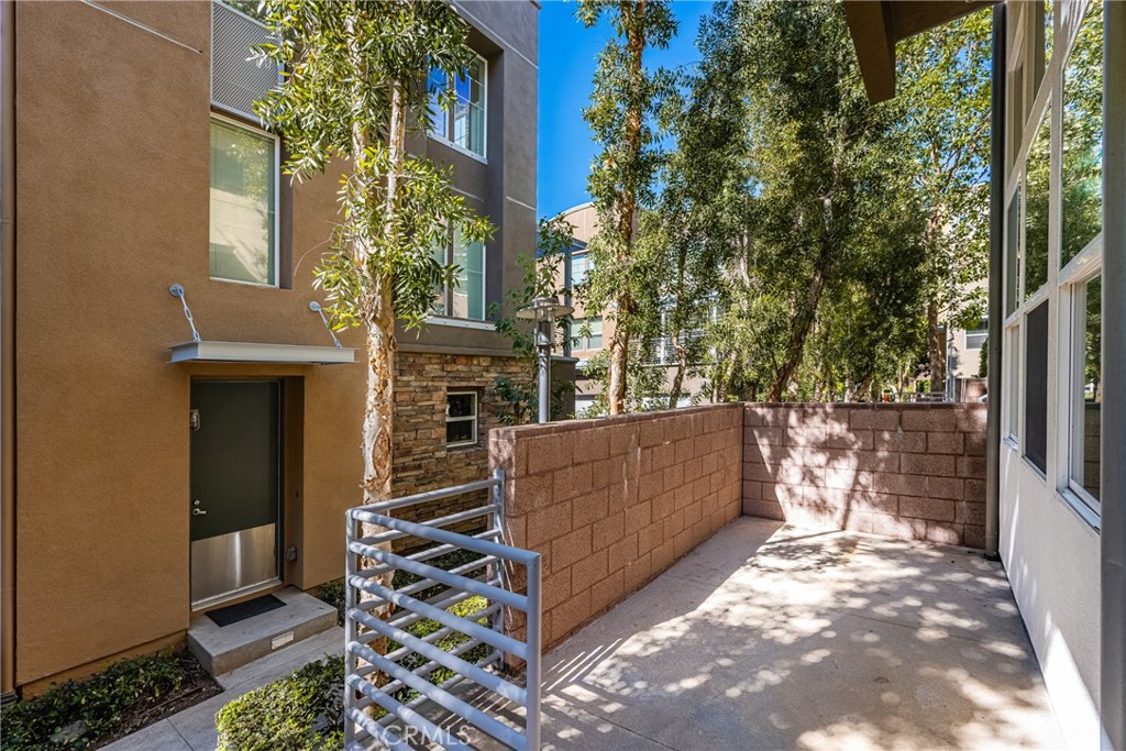 320 E Jeanette Lane