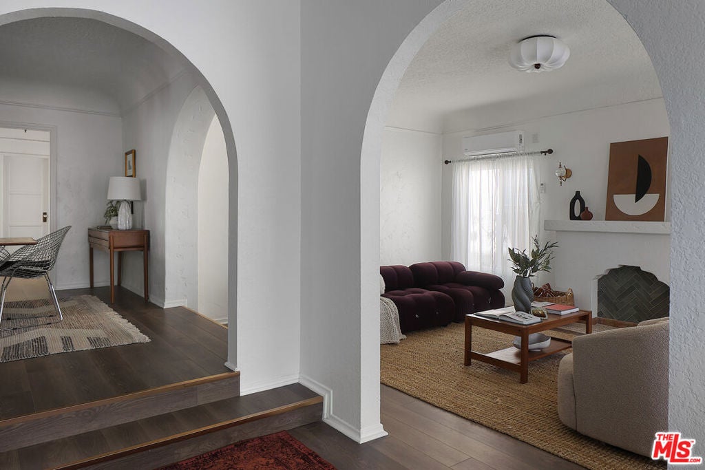3118 W 43rd Place