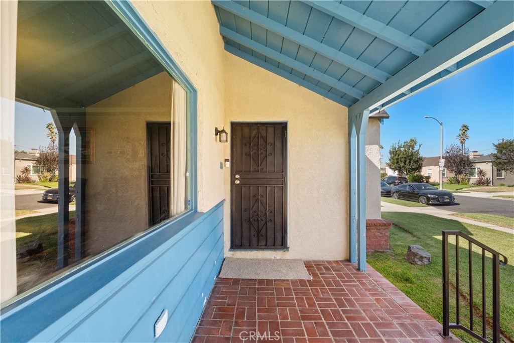 3959 S Bronson Ave