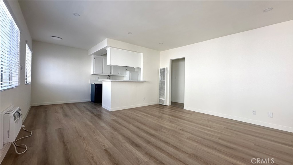 This renovated 2 bedroom 1 bath is location in the heart of downtown Alhambra. This unit D and is on the second floor. New SPC flooring, new kitchen with quartz coutnertops, new bathroom, recessed lights. This convenient location allows easy access to the 10 freeway, and just a few minutes away from Pasadena, 5 minutes to Costco, close to Target store, shopping , restaurant, within walking distance to local park , school and much more. We accept section 8 and third party payments.