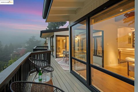 6895 Exeter Dr Oakland CA 94611