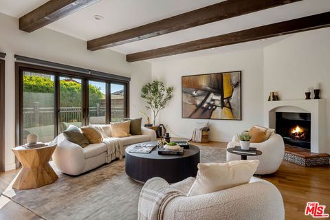 Photo of 6216 Primrose Avenue, Los Angeles, CA 90068 (MLS # 25616491)