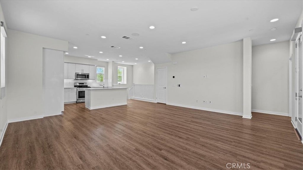 820 Highline Way