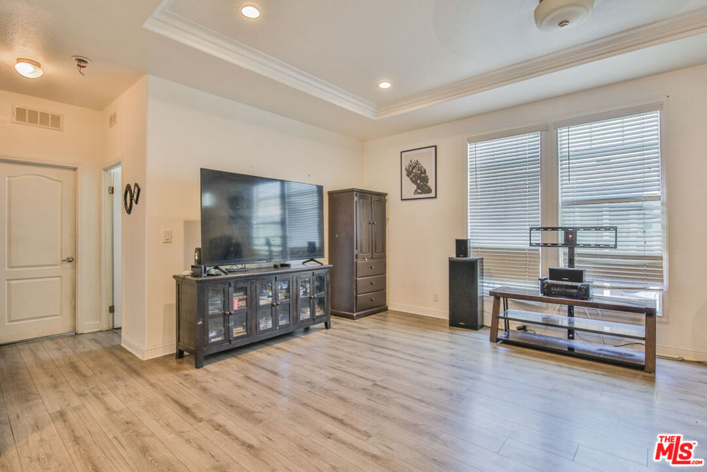 3595 Santa Fe Avenue 115