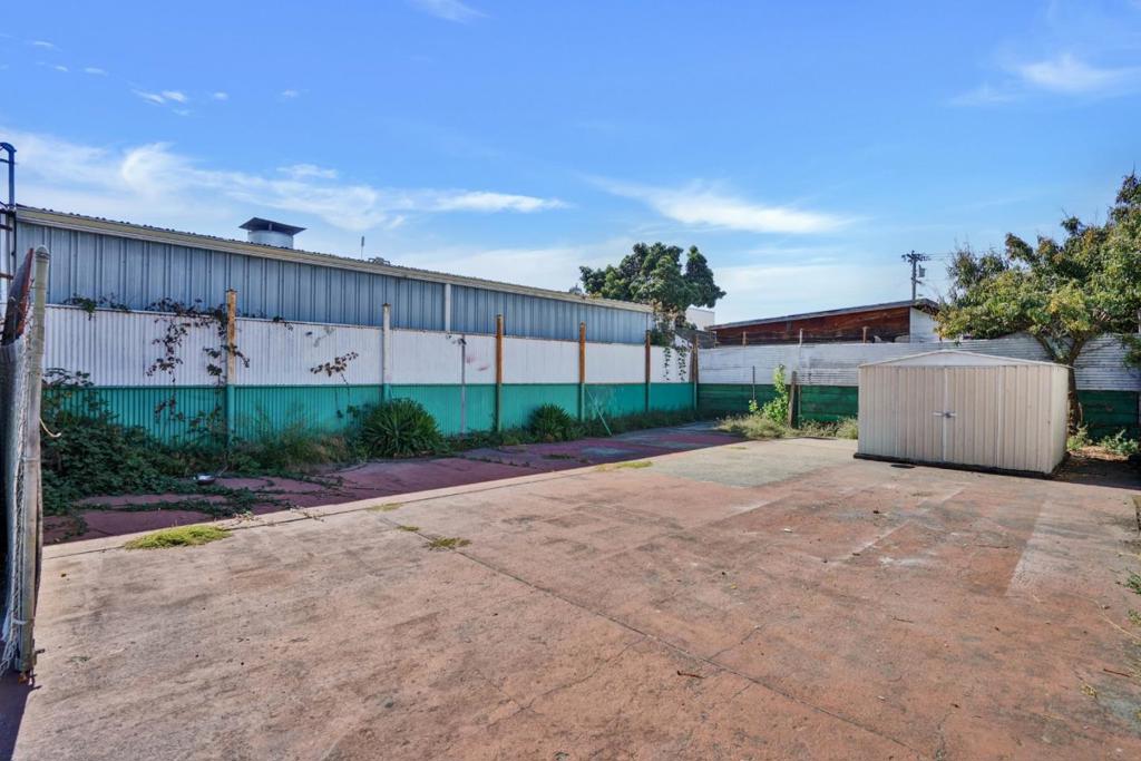 10007 San Leandro Street