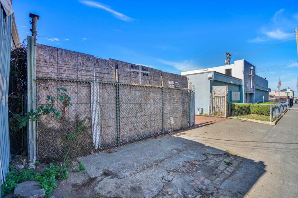 10007 San Leandro Street