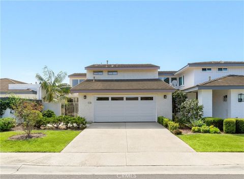 Photo of 10 Shoal Drive Dr, Corona Del Mar, CA 92625 (MLS # NP25234113)