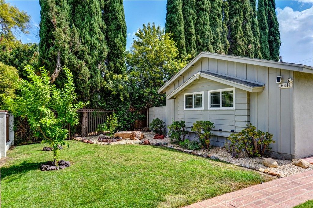 Photo of 16814 Rinaldi Street, Granada Hills, CA 91344 (MLS # TR25199314)