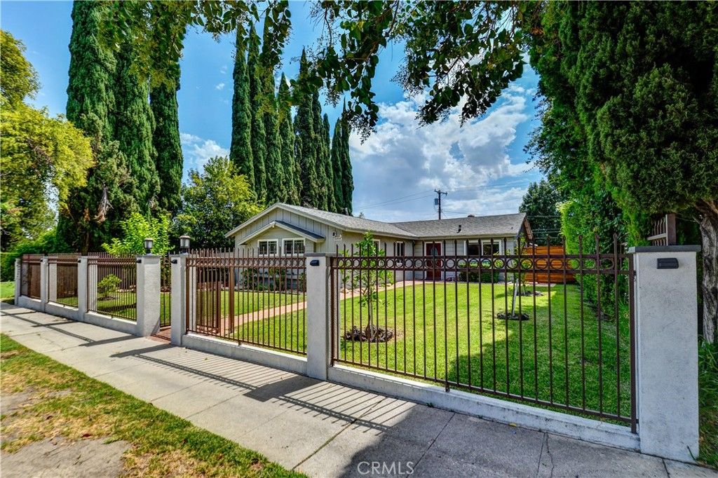 Photo of 16814 Rinaldi Street, Granada Hills, CA 91344 (MLS # TR25199314)