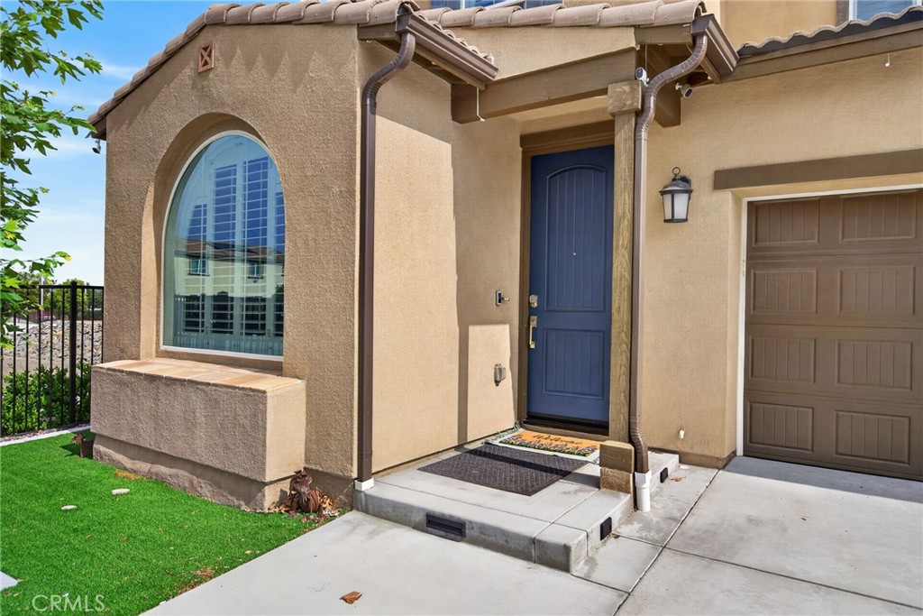 944 Half Moon Avenue