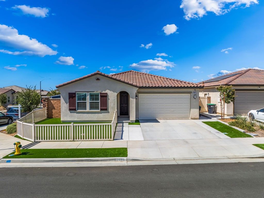 Photo of 25951 Rutherford Court, Homeland, CA 92548 (MLS # SW25198259)