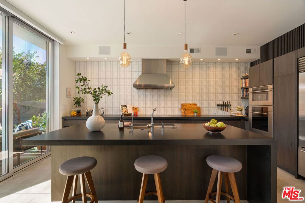 Photo of 4381 Motor Avenue, Culver City, CA 90232 (MLS # 25585915)
