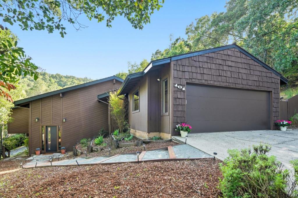 101 Ravinia Way