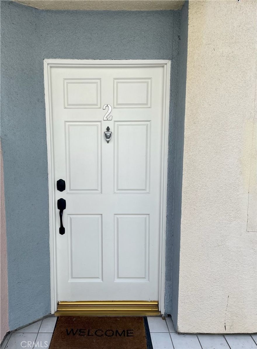 Apartment on Moorpark Street, approximately 750 Sq. Ft. with large walk-in closet and outside balcony. Full bath with tub, Central air and heat. Dining area off of the kitchen. Stainless steel appliances. Washer/Dryer in the building. Reserved parking in underground parking structure. Security building. Ready to move in. Easy to show.