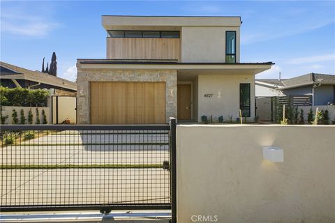 Photo of 4827 Stansbury Ave, Sherman Oaks, CA 91423 (MLS # SR26056573)