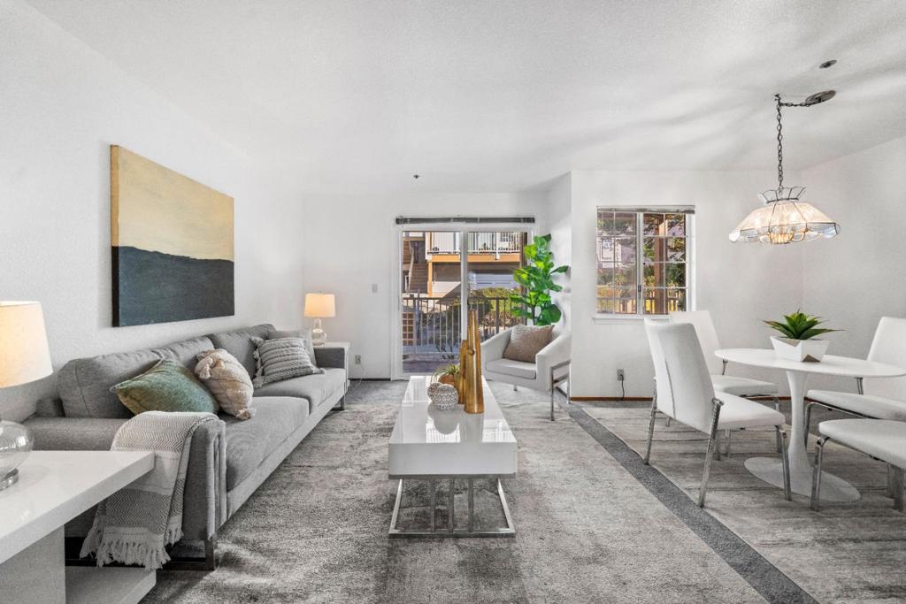 1003 San Antonio Circle 202