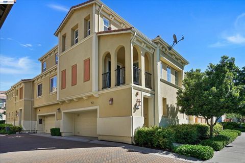 Photo of 576 Heligan Ln Ln #2, Livermore, CA 94551 (MLS # 41130091)