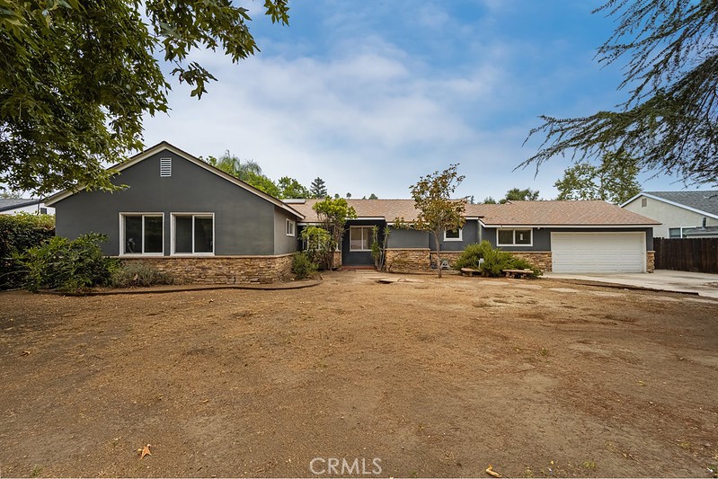 Welcome to 23221 Califa Street, a charming single-story home in the heart of Woodland Hills offering endless potential. This 3-bedroom, 2-bath residence spans 1,854 sq. ft. and is situated on an impressive 18,688 sq. ft. lot (0.43 acres). The home features classic California ranch-style architecture and a spacious, functional floor plan ready for your personal touch.
Step outside to your private backyard oasis, complete with a sparkling pool and expansive grounds—perfect for entertaining, gardening, or even exploring possible expansion or ADU opportunities. The oversized lot offers exceptional privacy and room to create your dream outdoor space.
Located in a sought-after Woodland Hills neighborhood, you’ll enjoy convenient access to top-rated schools, dining, shopping, and freeway access. Whether you’re looking to move right in, renovate, or develop, this property is a rare find with unlimited possibilities.