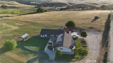 Photo of 7989 Sundance Trail, Paso Robles, CA 93446 (MLS # SC26093837)