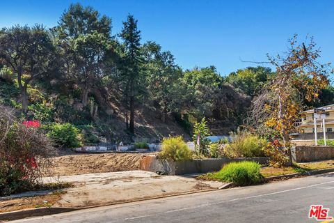 Photo of 941 Bienveneda Avenue, Pacific Palisades, CA 90272 (MLS # 25610513) Photo of 941 Bienveneda Avenue, Pacific Palisades, CA 90272 (MLS # 25610513)