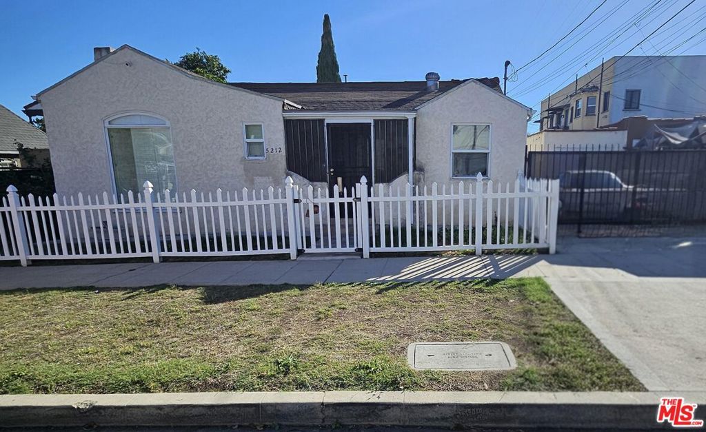 Photo of 5212 Packard Street, Los Angeles, CA 90019 (MLS # 25614745)