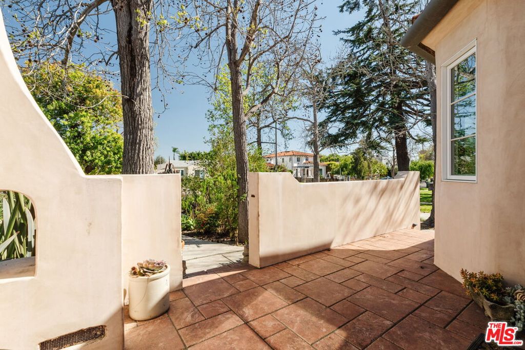 1633 Hi Point Street