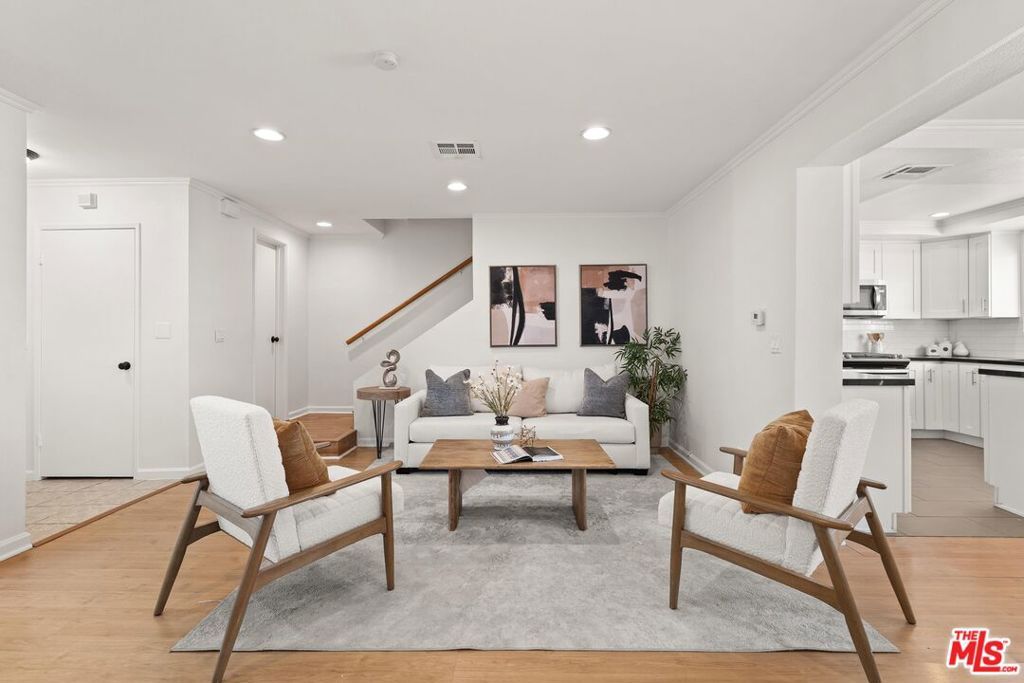 Photo of 18550 Hatteras Street #14, Tarzana, CA 91356 (MLS # 26636803)