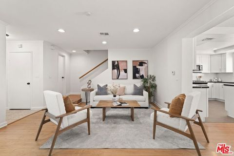 18550 Hatteras Street 14 Tarzana CA 91356