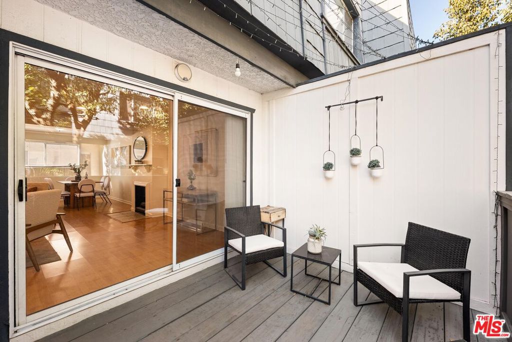 18550 Hatteras Street 14