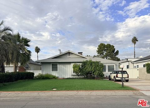 Photo of 12439 Albers Street, Valley Village, CA 91607 (MLS # 26633403)