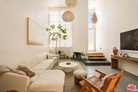 Photo of 27 Paloma Avenue, Venice, CA 90291 (MLS # 26865649)