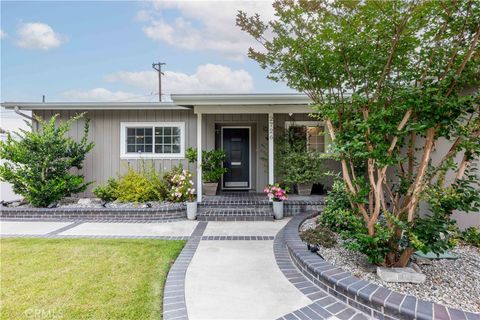 Photo of 2726 Chatwin AVE, Long Beach, CA 90815 (MLS # PW26097910)